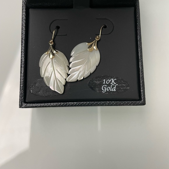 Leaf Earrings in 10k Gold - Picture 4 of 5